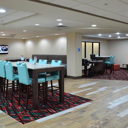 Holiday Inn Express Madison Ngoại thất bức ảnh