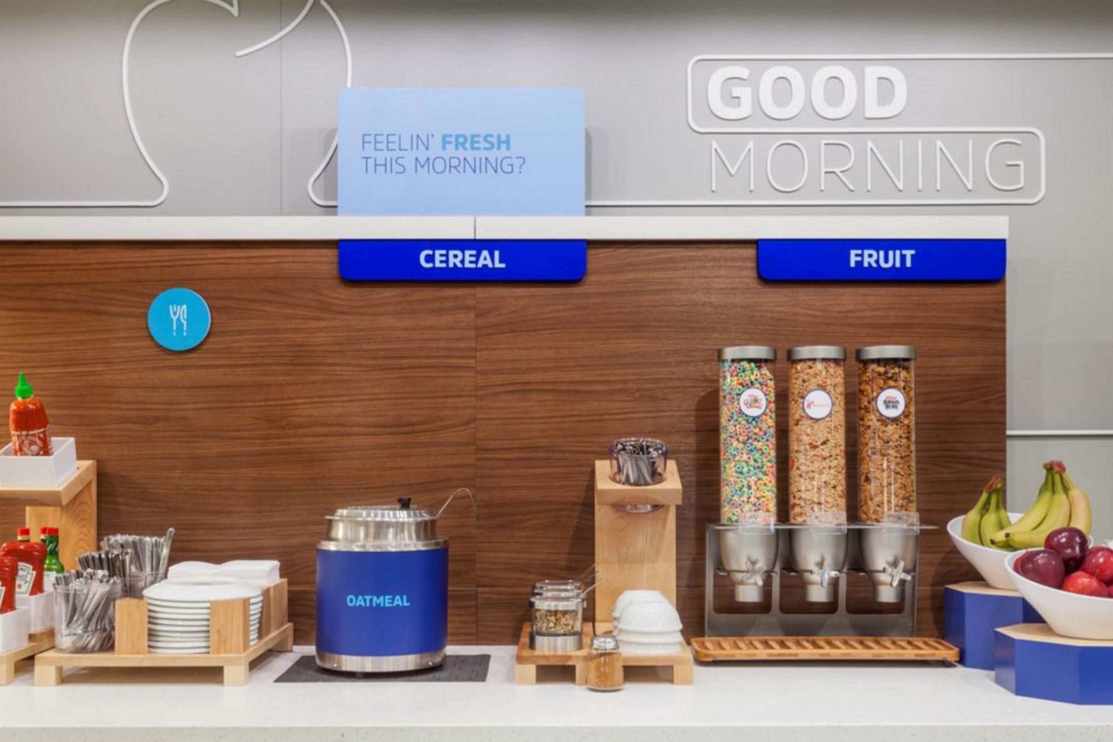 Holiday Inn Express Madison Ngoại thất bức ảnh
