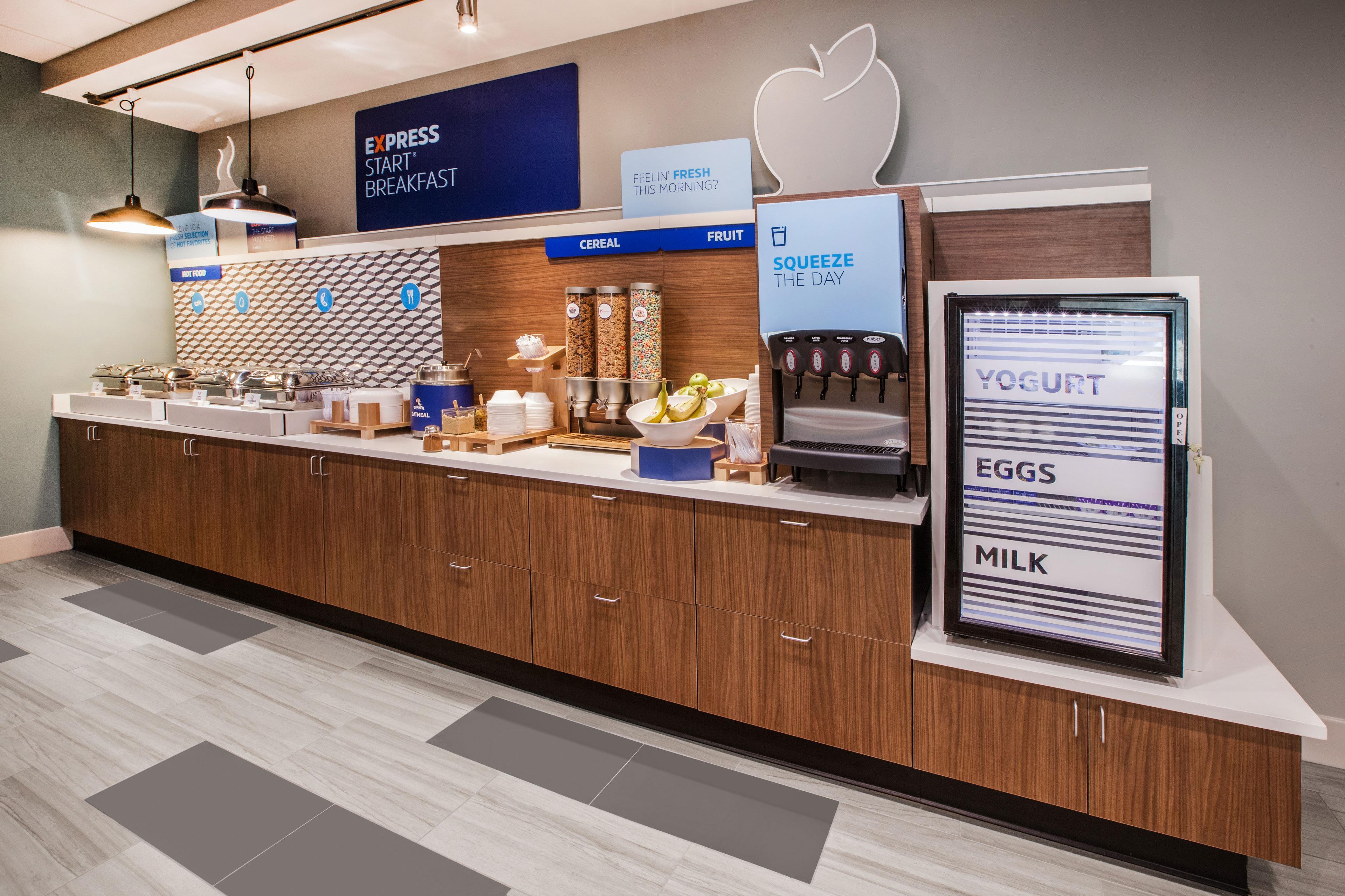 Holiday Inn Express Madison Ngoại thất bức ảnh