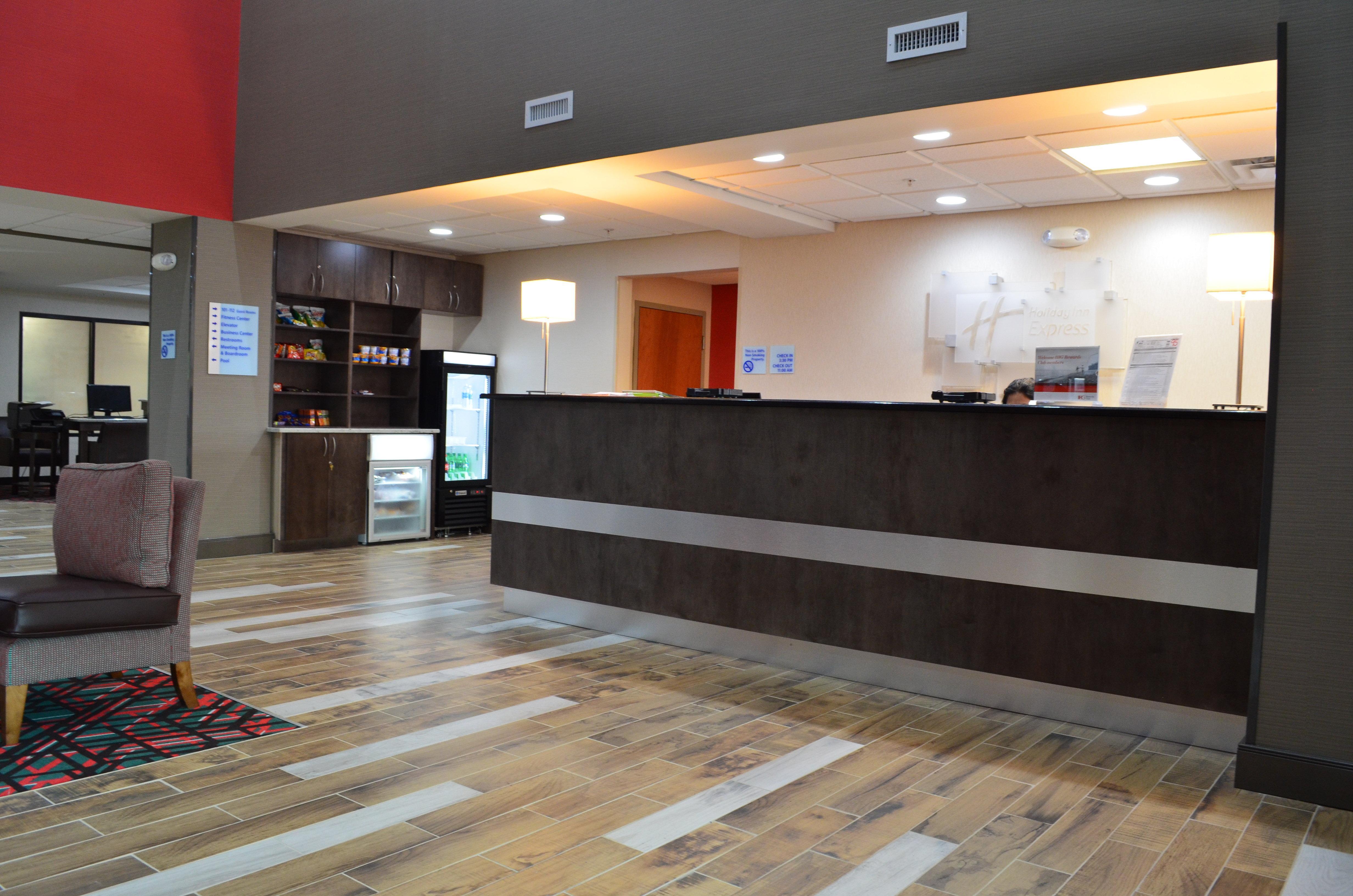 Holiday Inn Express Madison Ngoại thất bức ảnh