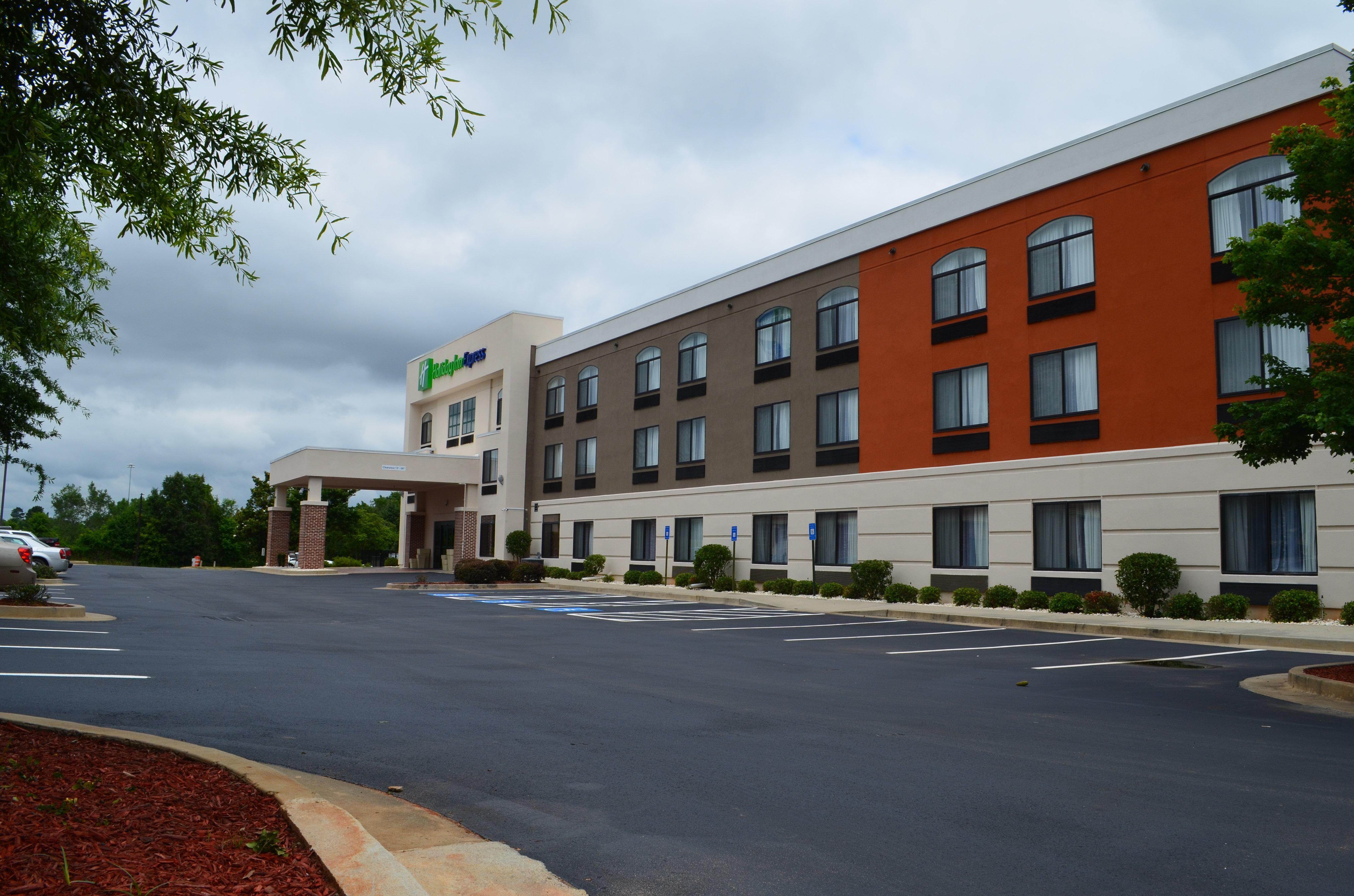 Holiday Inn Express Madison Ngoại thất bức ảnh