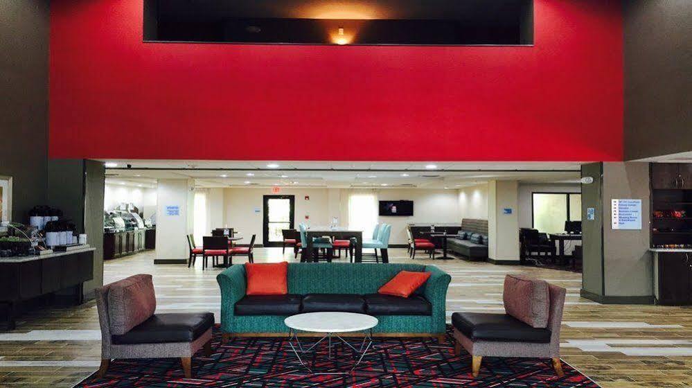 Holiday Inn Express Madison Ngoại thất bức ảnh