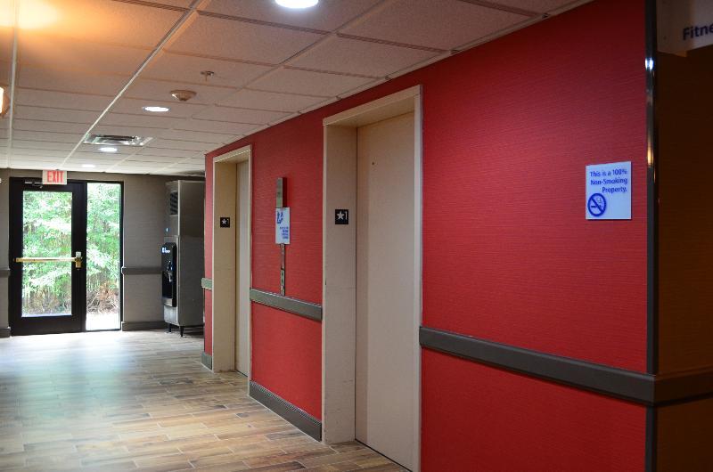 Holiday Inn Express Madison Ngoại thất bức ảnh